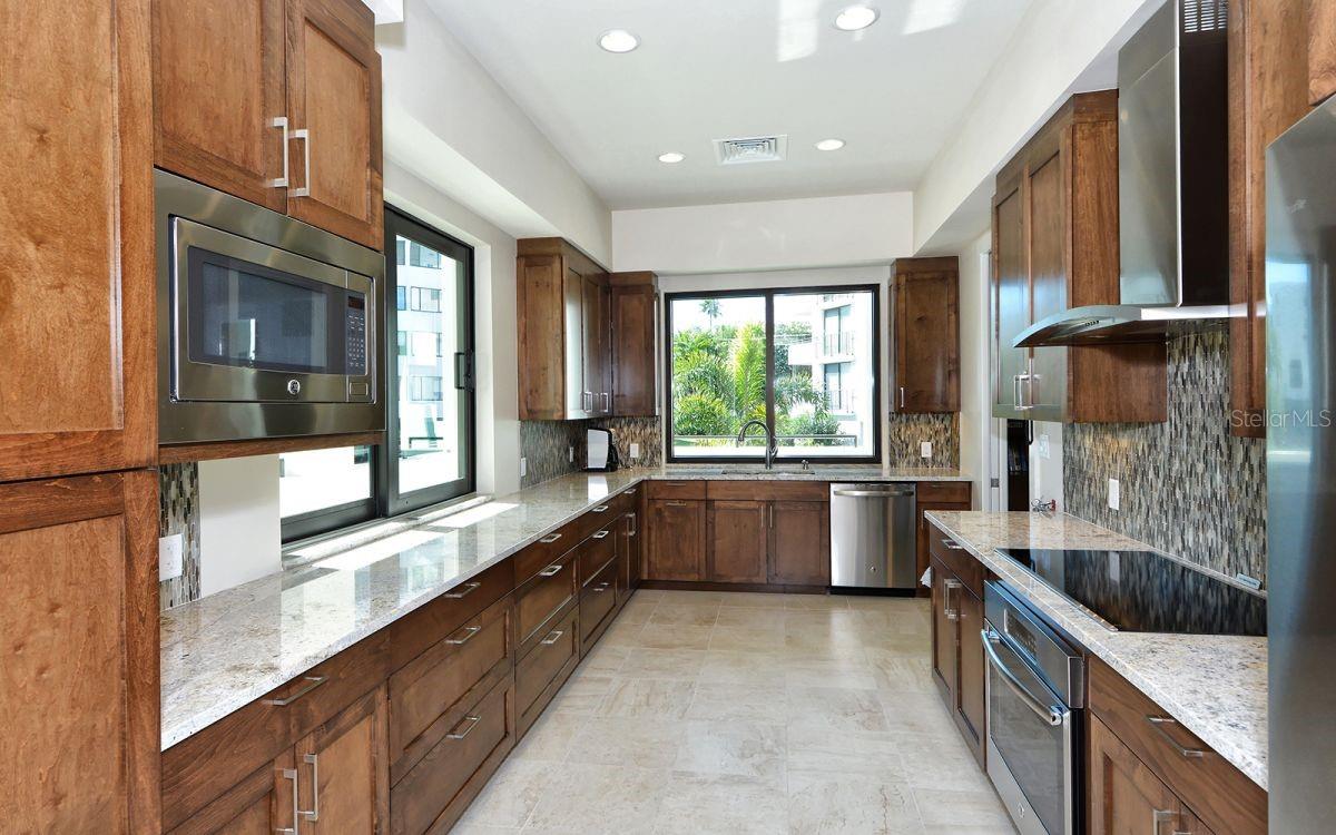 PLAYERS CLUB I - Residential Lease