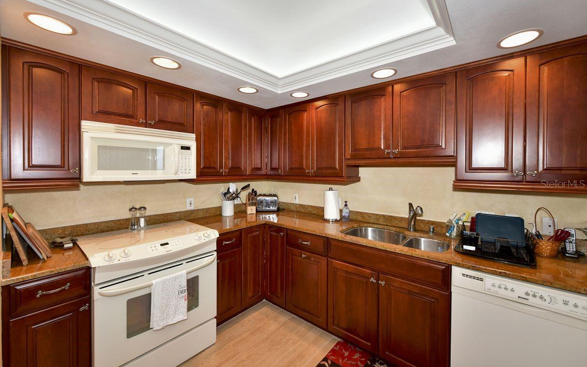 PLAYERS CLUB I - Residential Lease