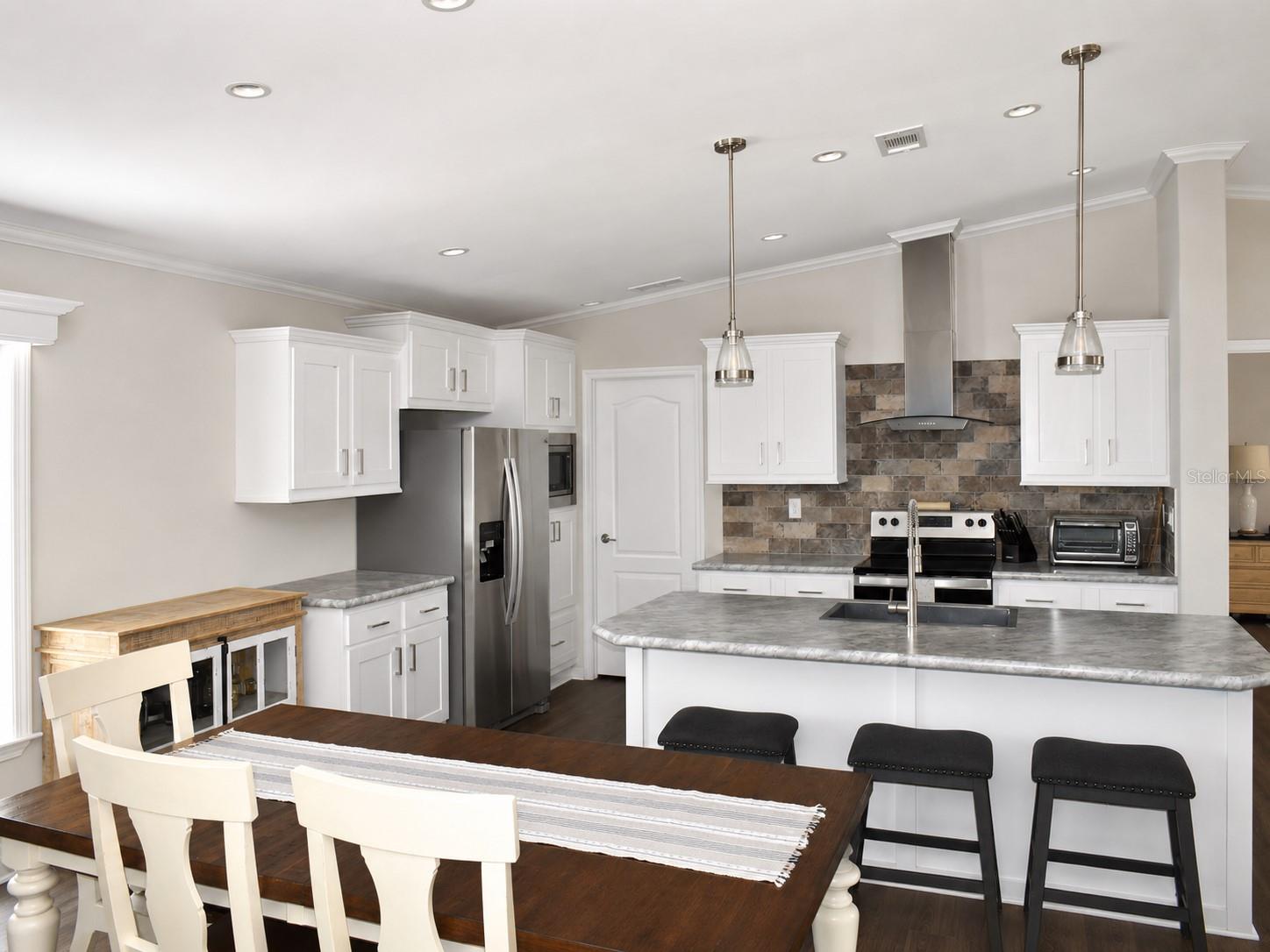 CRYSTAL LAKE - ZEPHYRHILLS - Residential