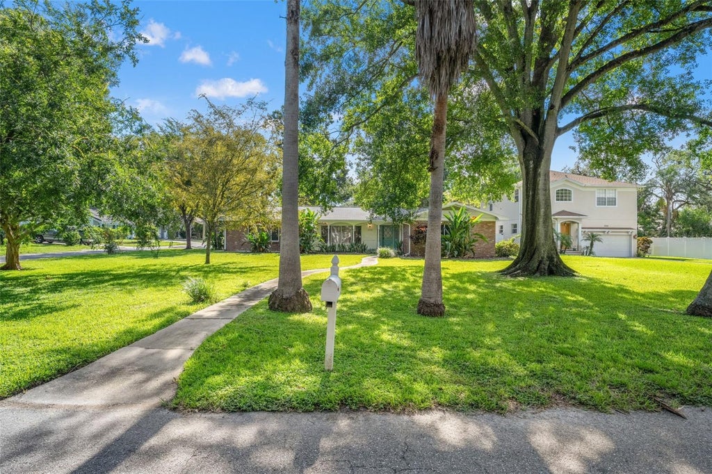 Photo of 2725 N Myrtle Avenue, Tampa, FL 33602 (MLS # TB8562128)