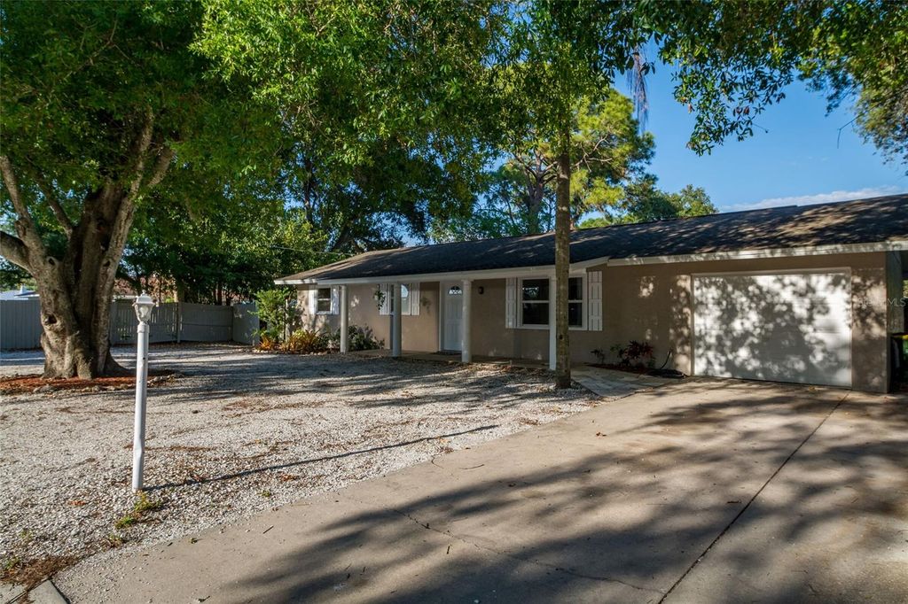Photo of 95 S Briggs Avenue, Sarasota, FL 34237 (MLS # A4648131)