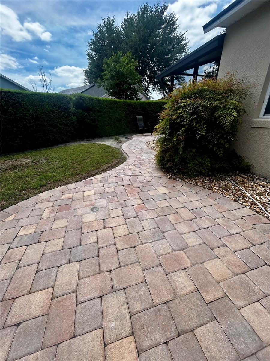 ROSE POINTE - Residential