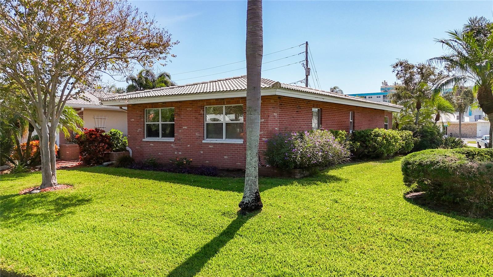 IMPERIAL POINT UNIT 4B - Residential