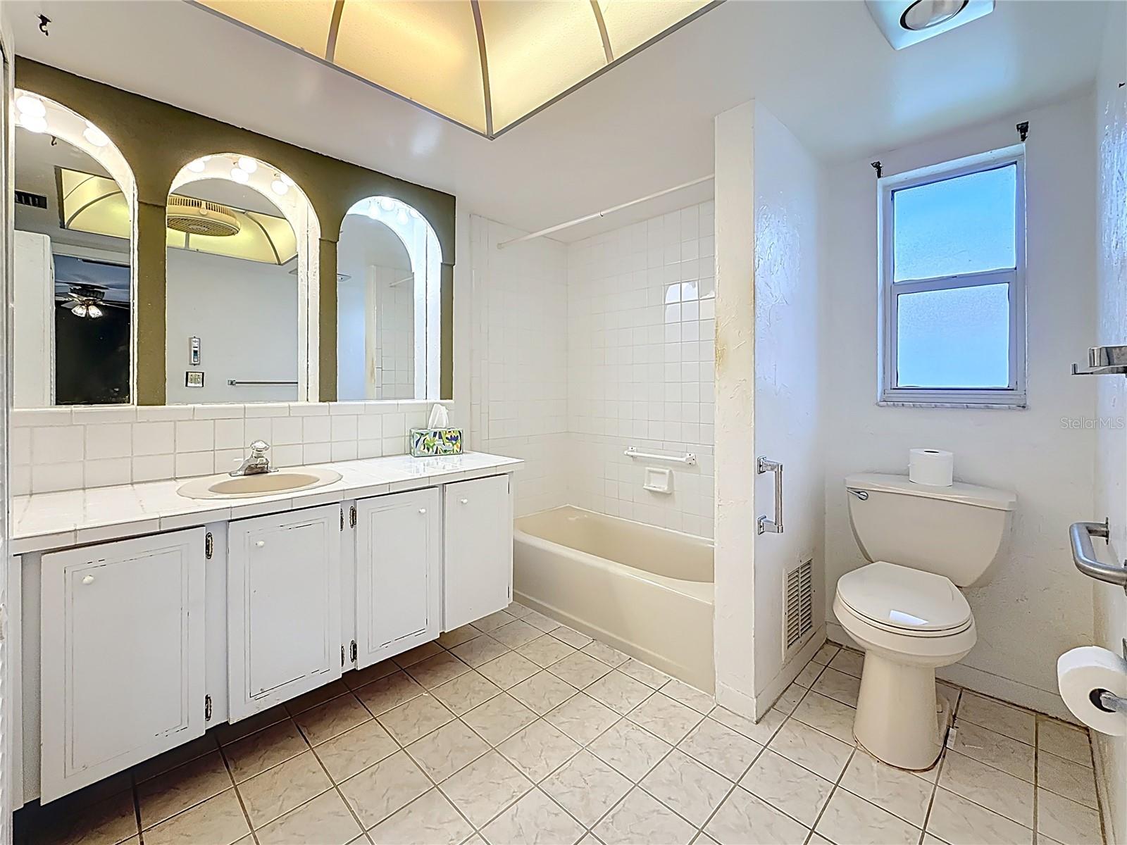 IMPERIAL POINT UNIT 4B - Residential