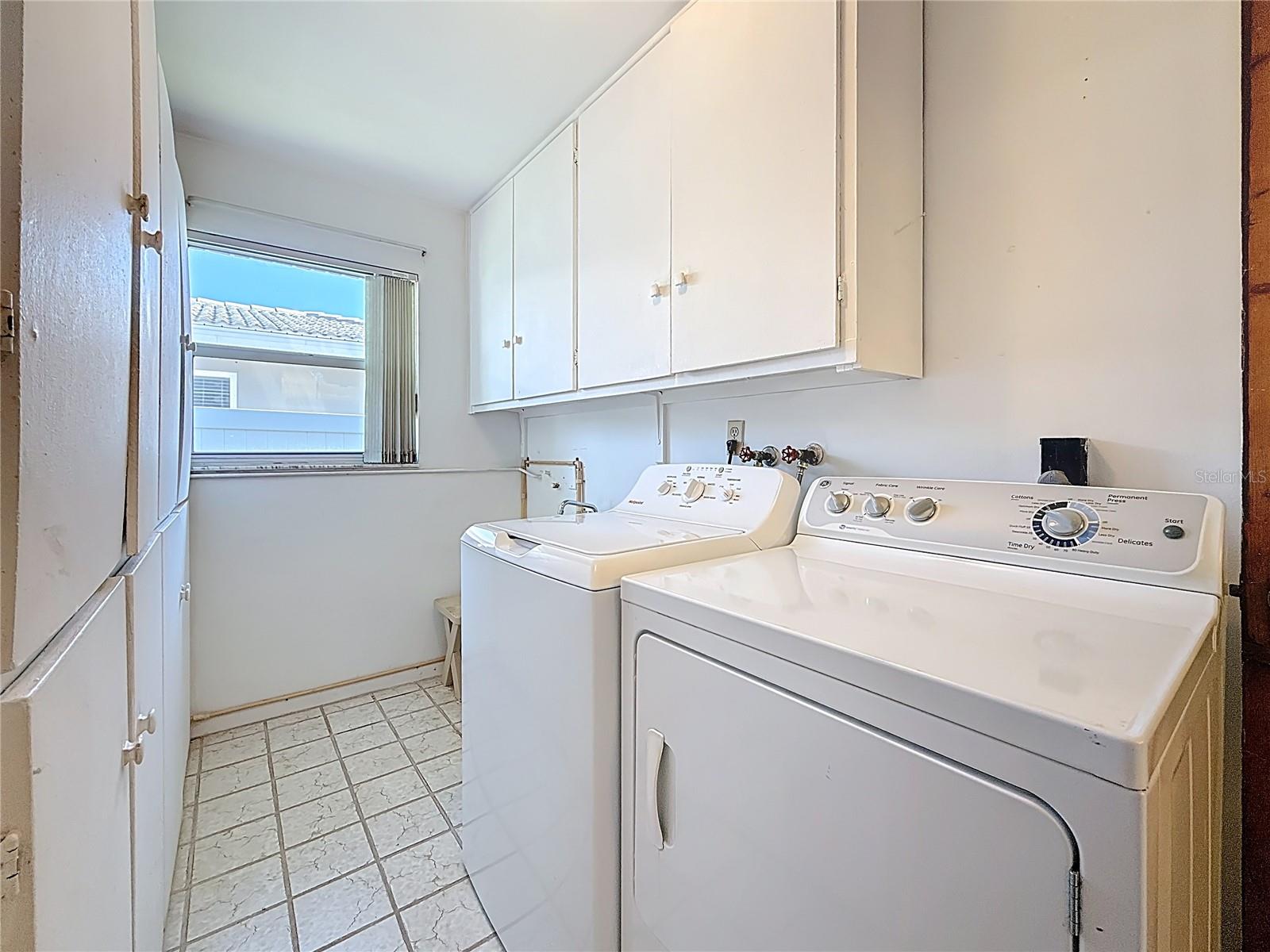 IMPERIAL POINT UNIT 4B - Residential