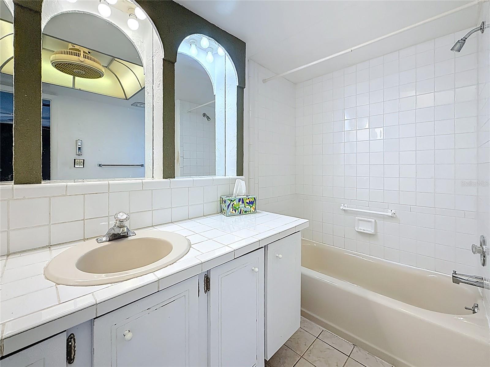 IMPERIAL POINT UNIT 4B - Residential