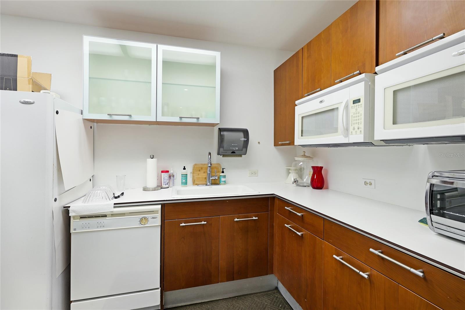 1350 MAIN RESIDENTIAL - Residential Lease