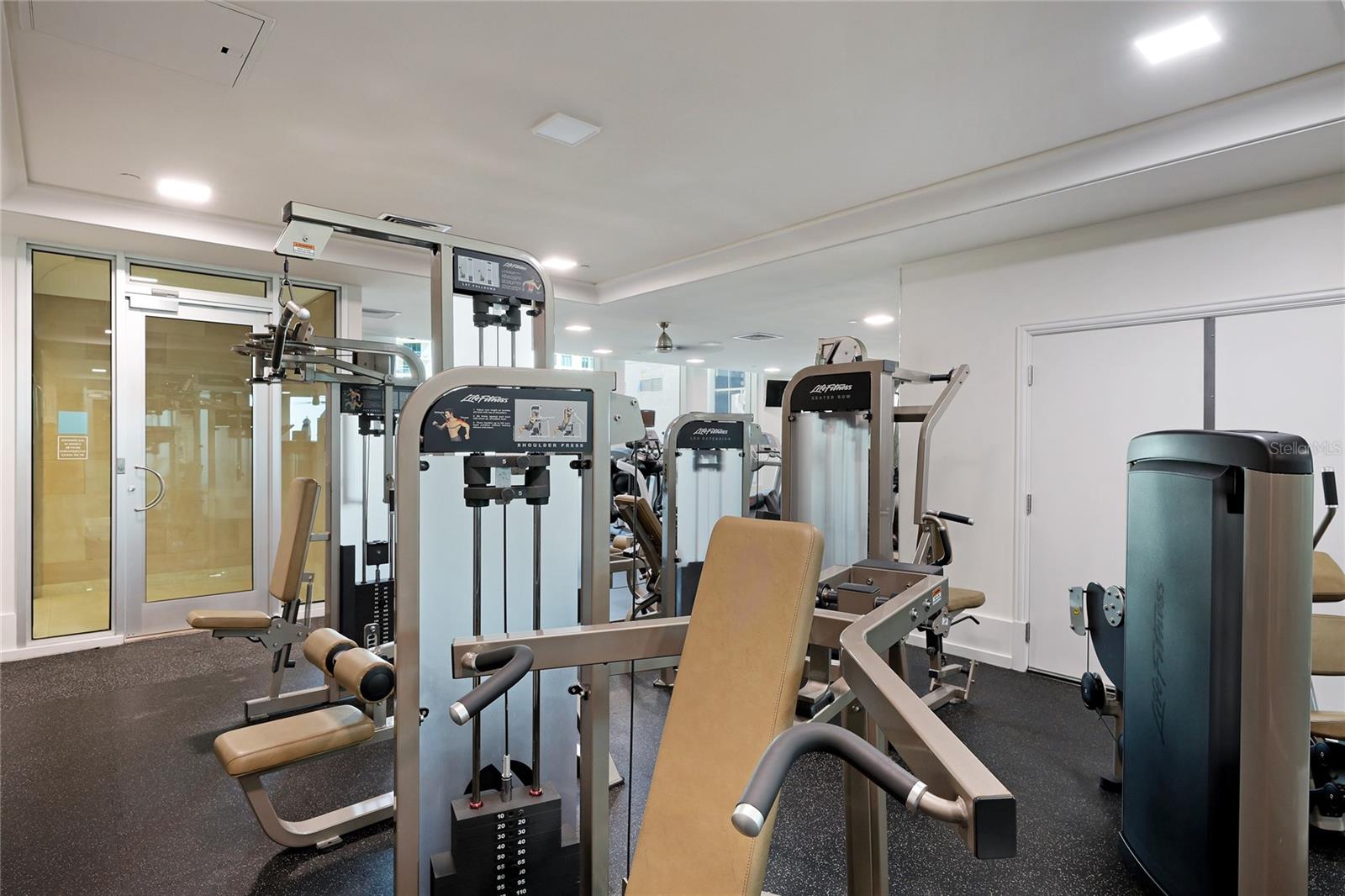 1350 MAIN RESIDENTIAL - Residential Lease