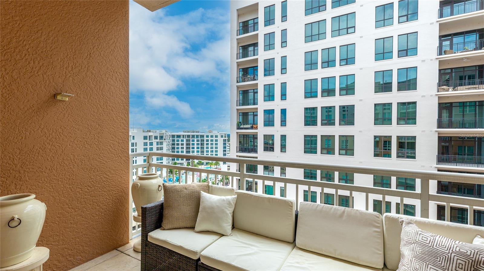 1350 MAIN RESIDENTIAL - Residential Lease