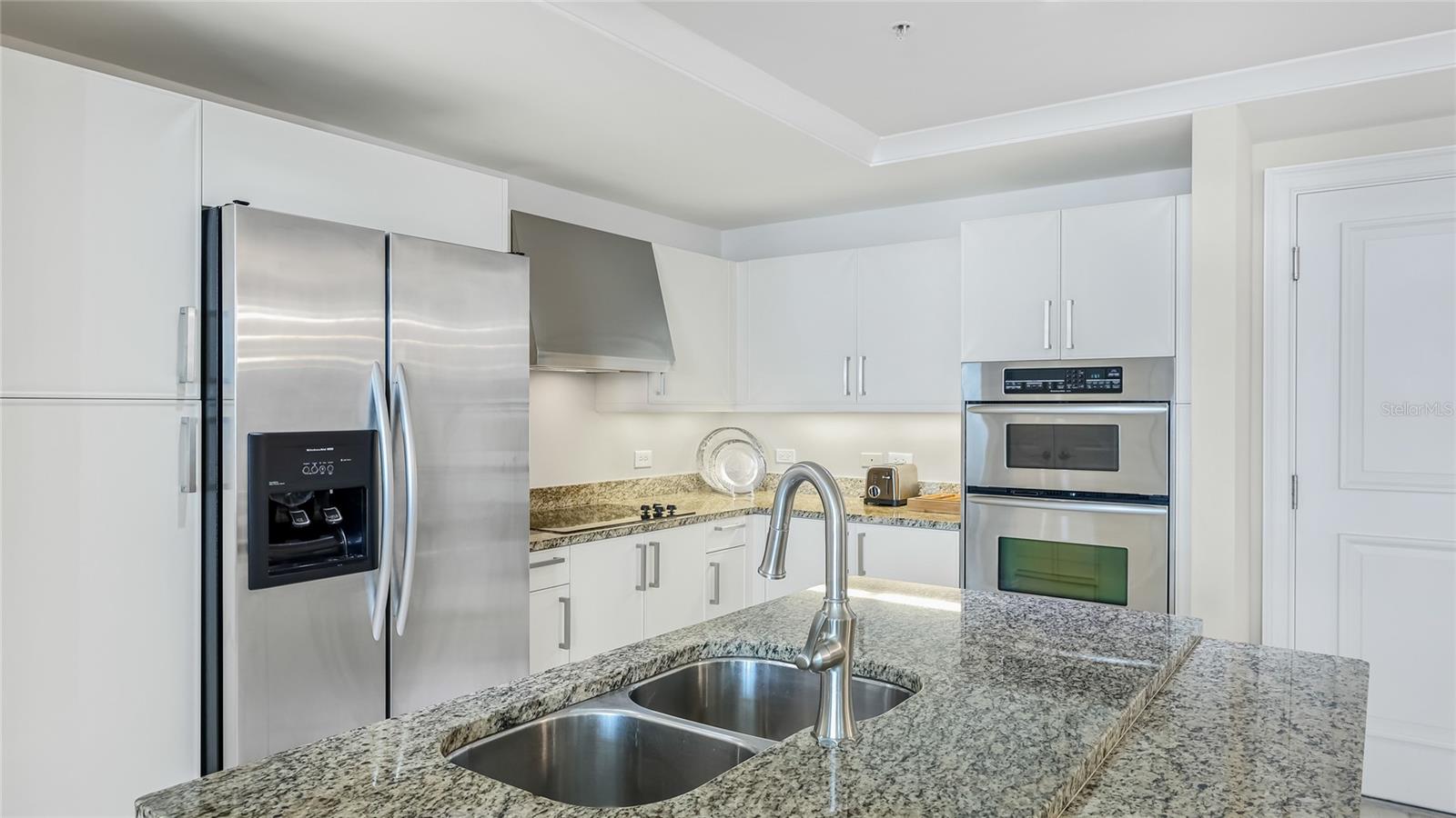 1350 MAIN RESIDENTIAL - Residential Lease