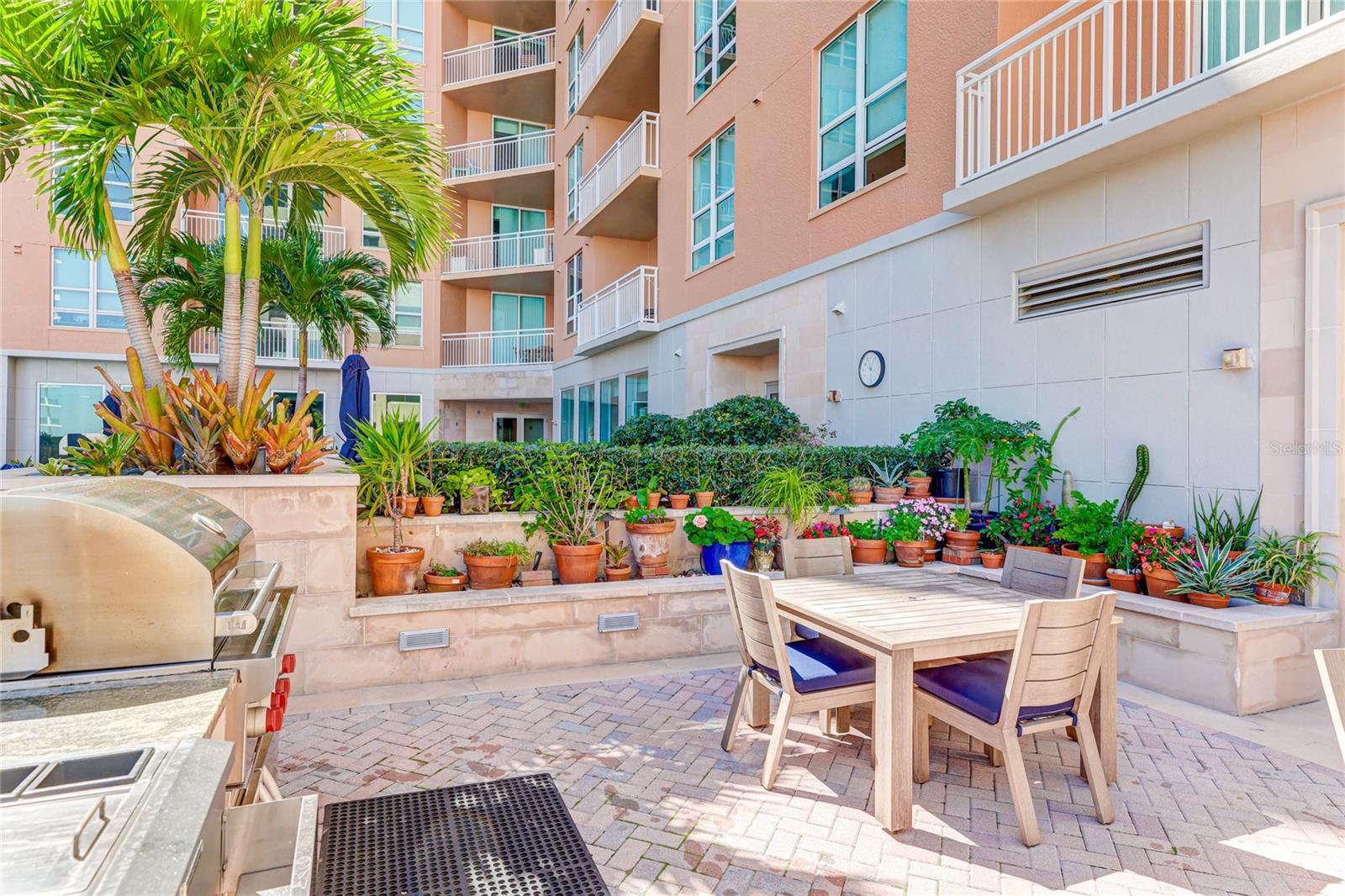 1350 MAIN RESIDENTIAL - Residential Lease