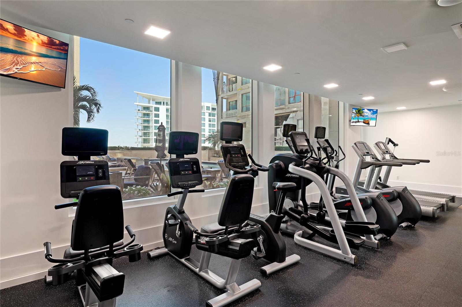 1350 MAIN RESIDENTIAL - Residential Lease