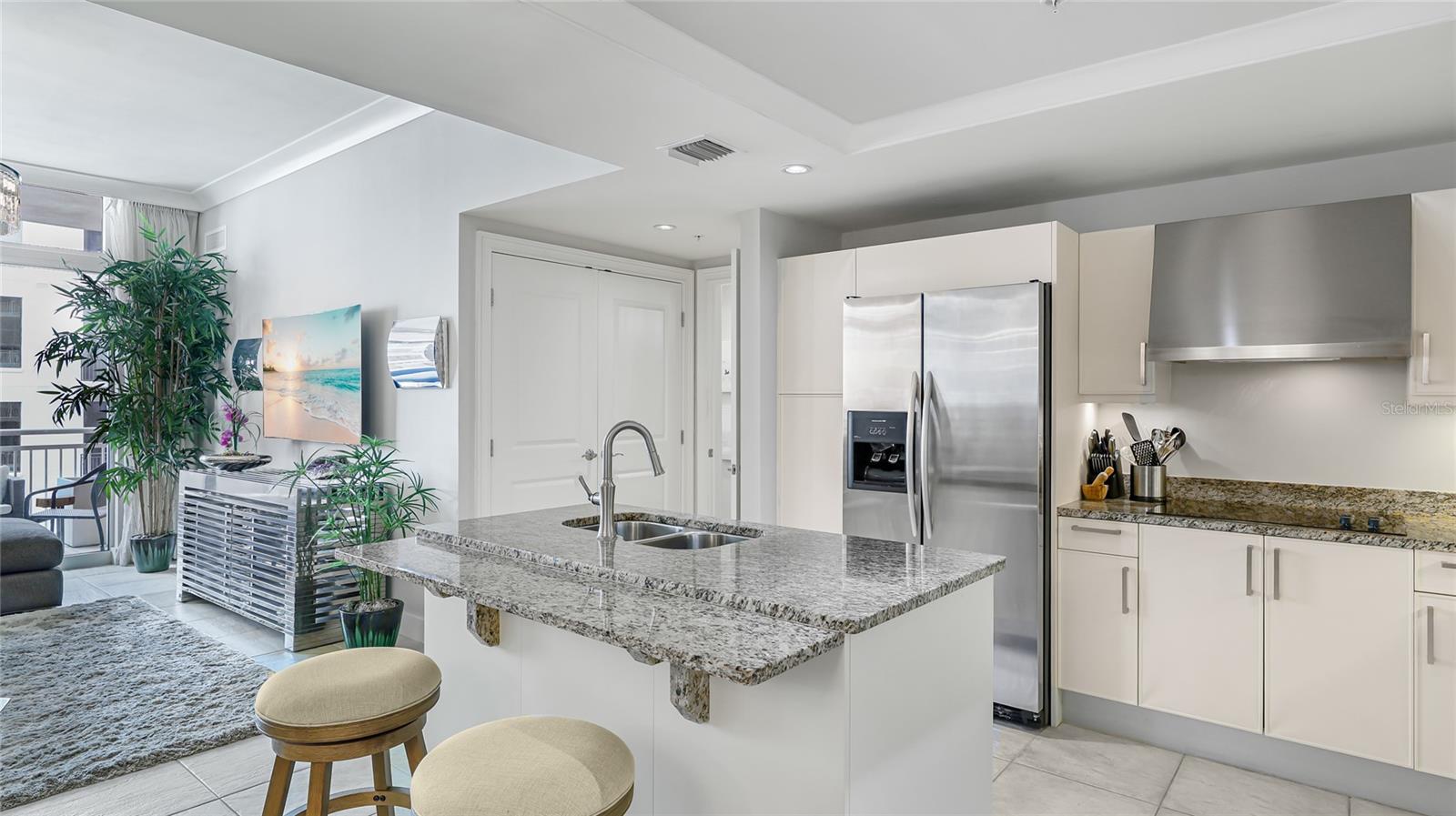 1350 MAIN RESIDENTIAL - Residential Lease