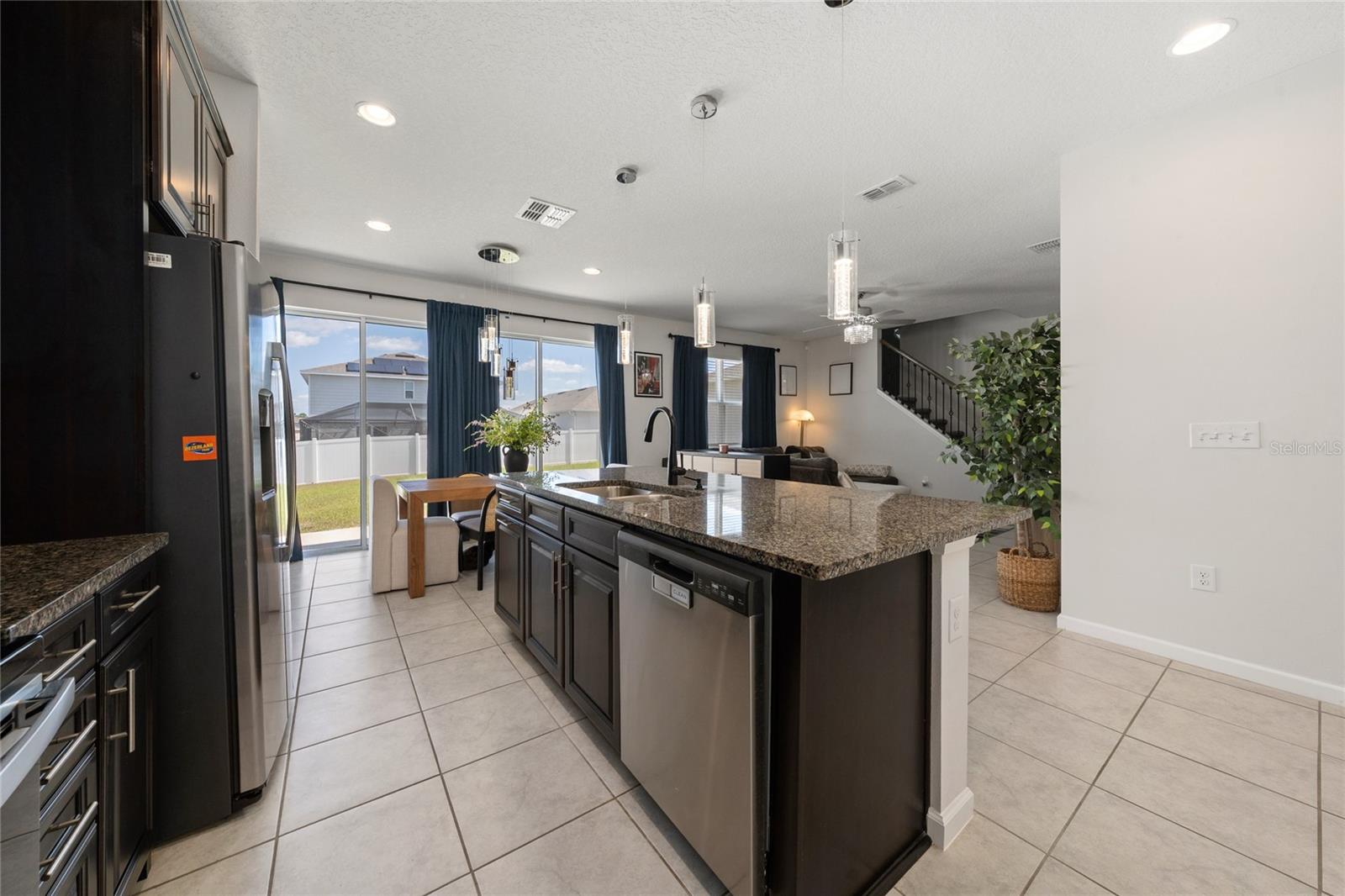 LAKE SMART POINTE - Residential