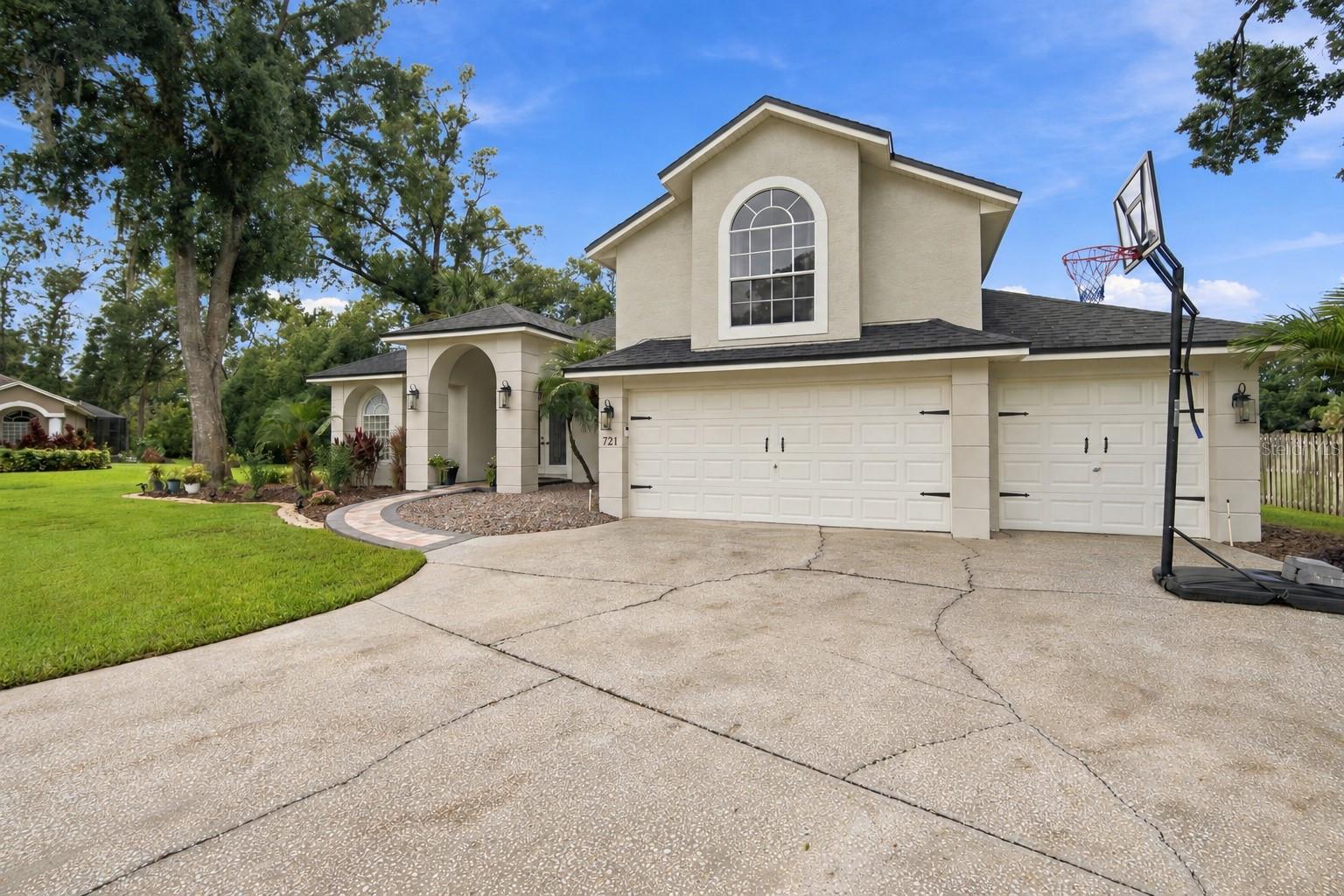 721 FAYETTE PLACE
