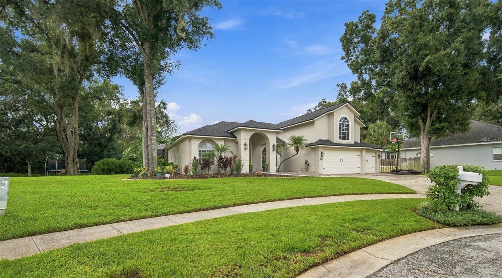 721 FAYETTE PLACE