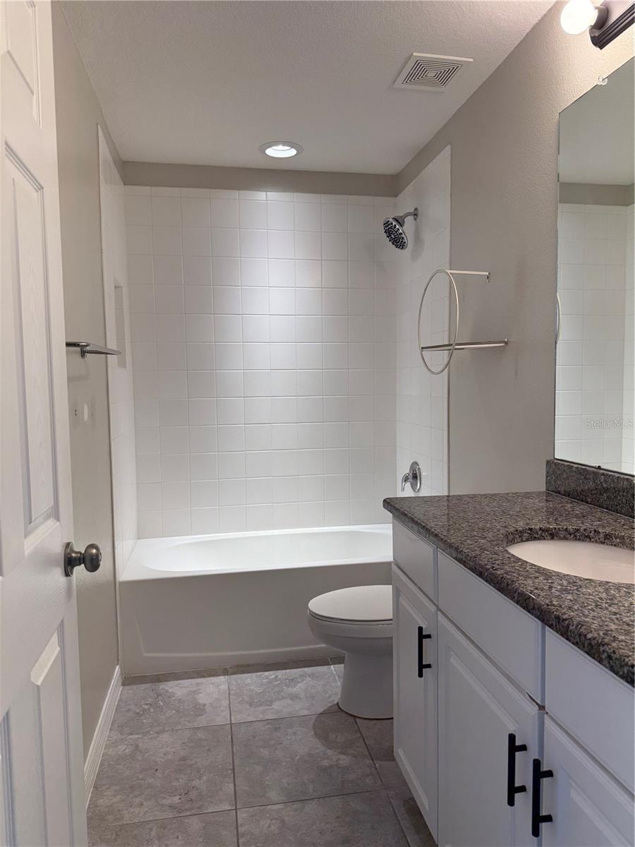 OAK CRK PRCL 8 PH II - Residential Lease