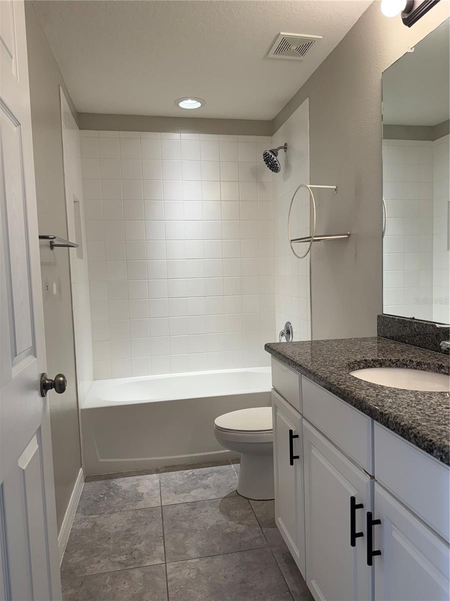 OAK CRK PRCL 8 PH II - Residential Lease