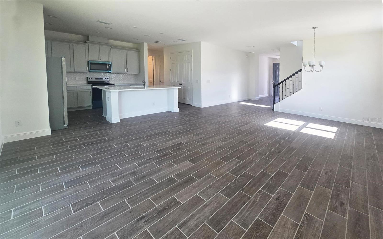 14587 CRESTAVISTA AVENUE