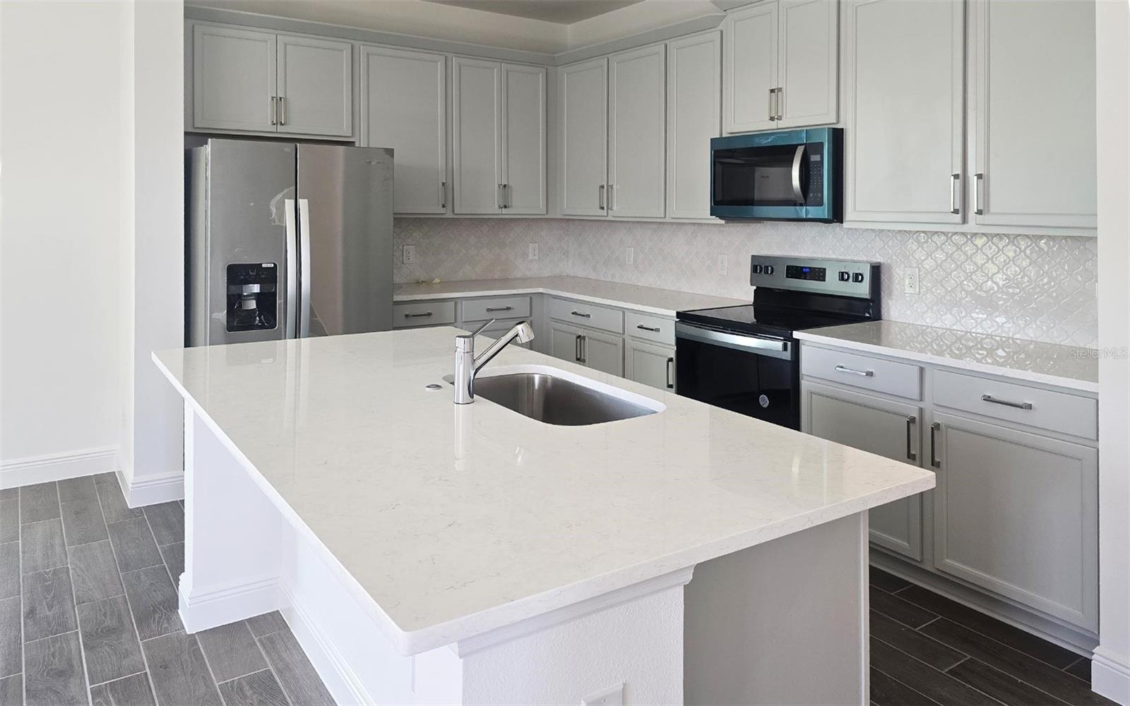 14587 CRESTAVISTA AVENUE