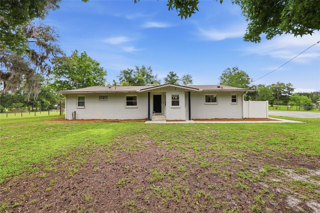 Photo of 7416 SW 75th Street, Gainesville, FL 32608 (MLS # GC540757)