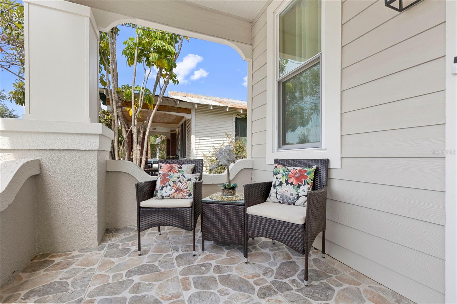 1917 W LEMON STREET