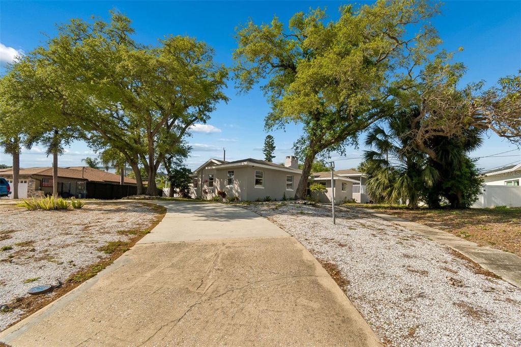 Photo of 125 Harbor Bluff Drive, Largo, FL 33770 (MLS # TB8496539)