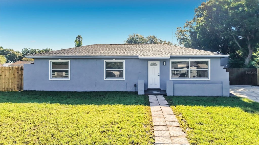 Photo of 5345 Coyote Trail, Orlando, FL 32808 (MLS # O6434198)
