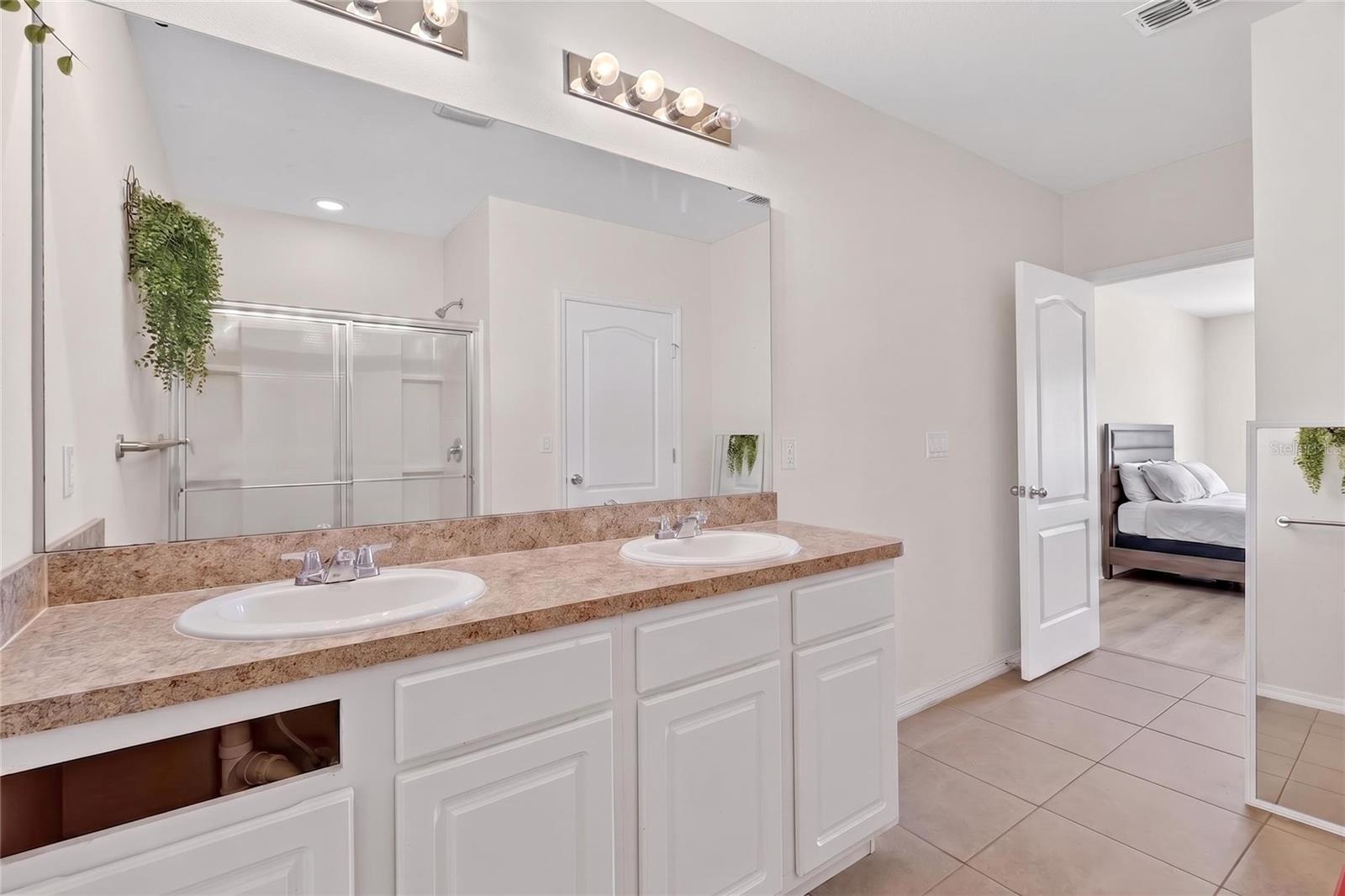 LAKESIDE LANDINGS PH 01 - Residential