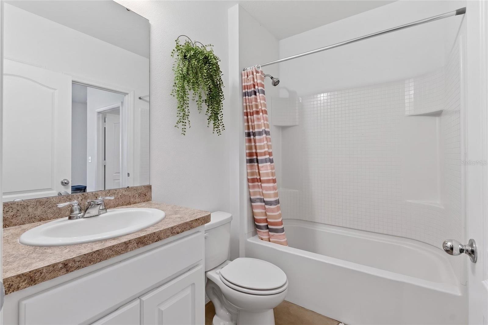 LAKESIDE LANDINGS PH 01 - Residential
