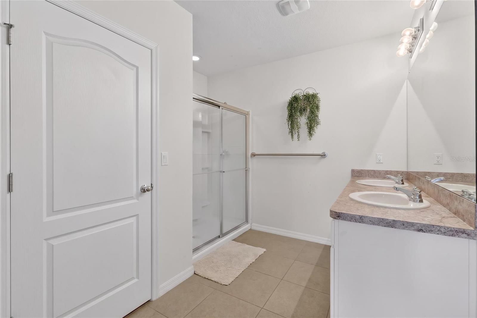 LAKESIDE LANDINGS PH 01 - Residential
