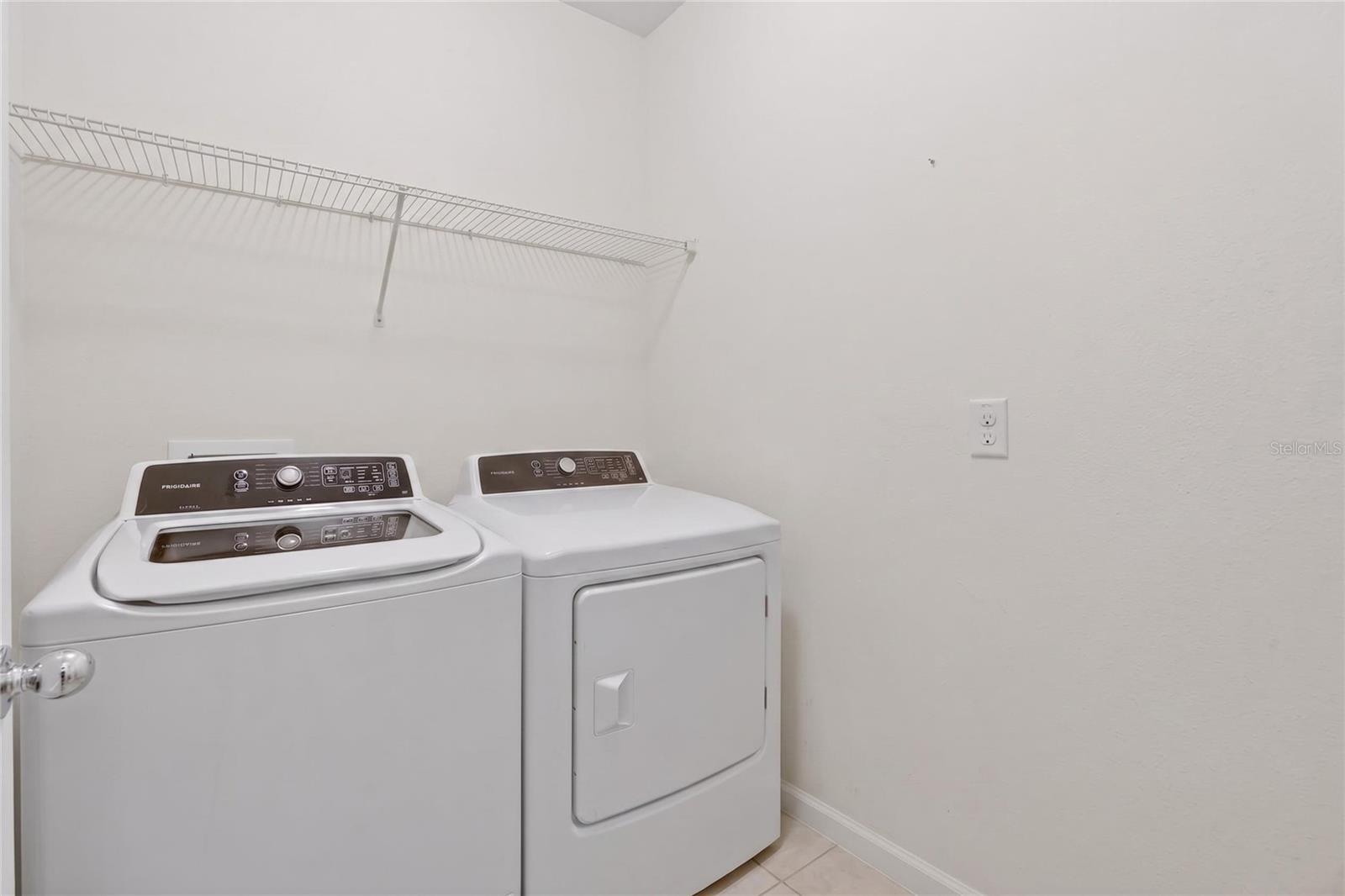 LAKESIDE LANDINGS PH 01 - Residential