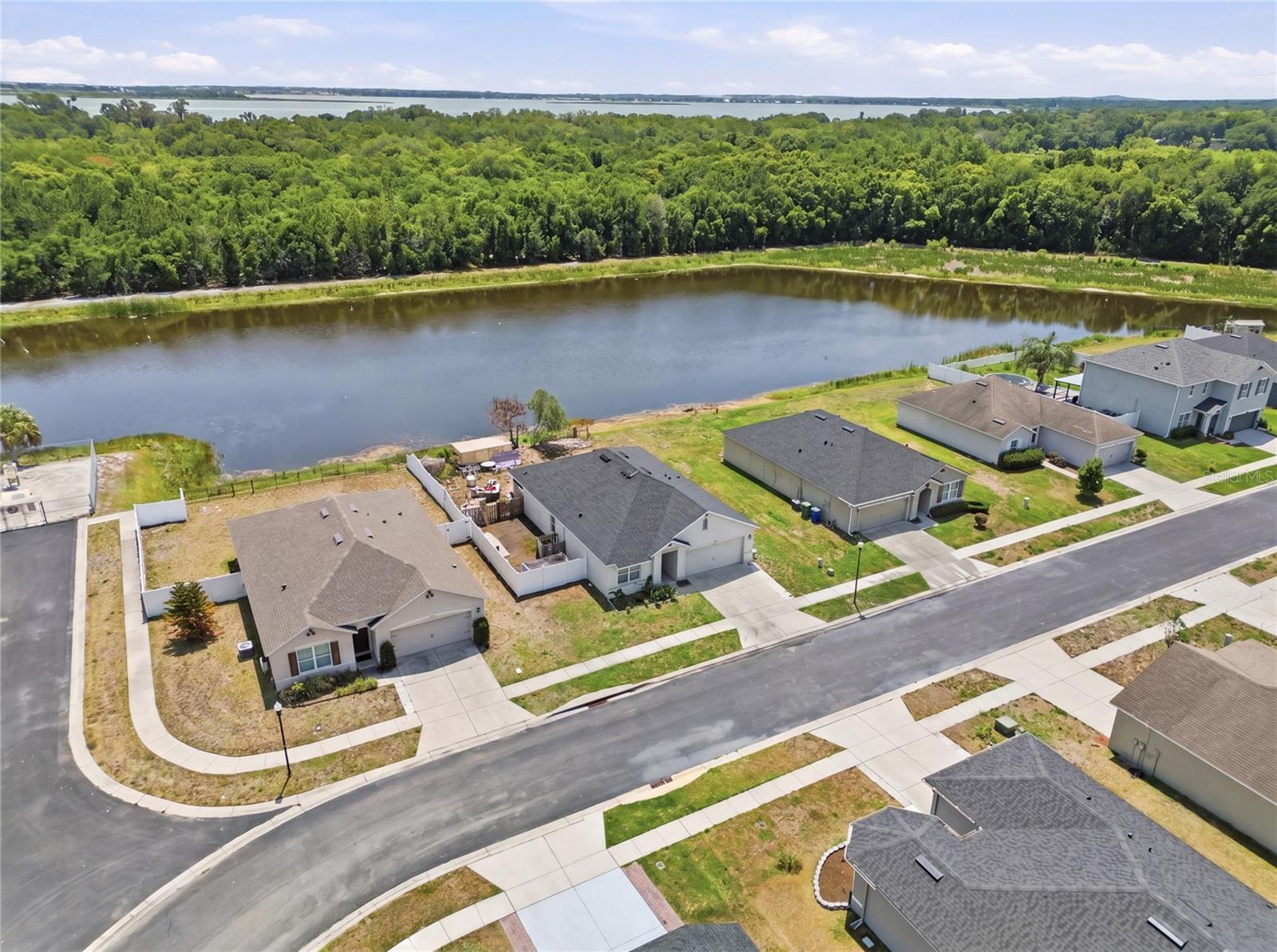 LAKESIDE LANDINGS PH 01 - Residential