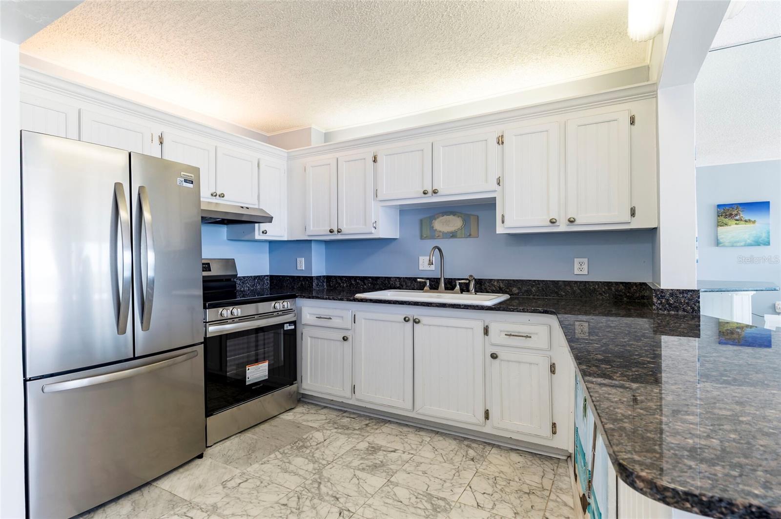 HARBOUR LIGHT TOWERS CONDO - Residential