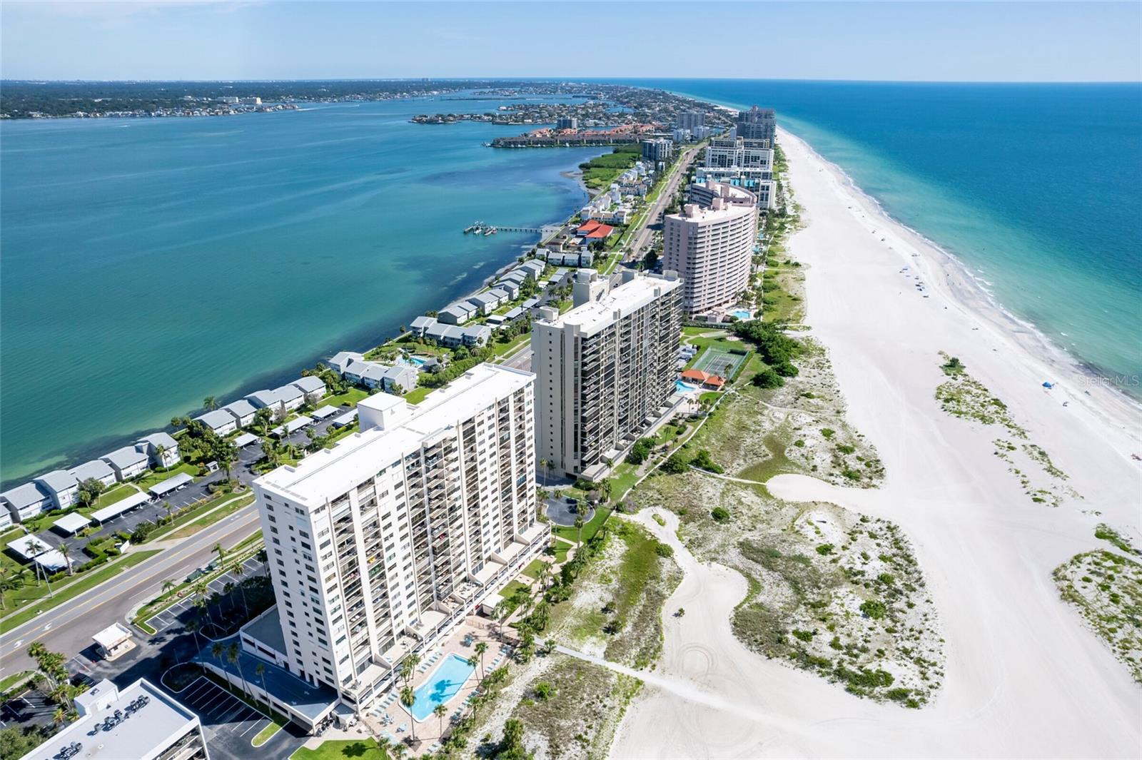 HARBOUR LIGHT TOWERS CONDO - Residential