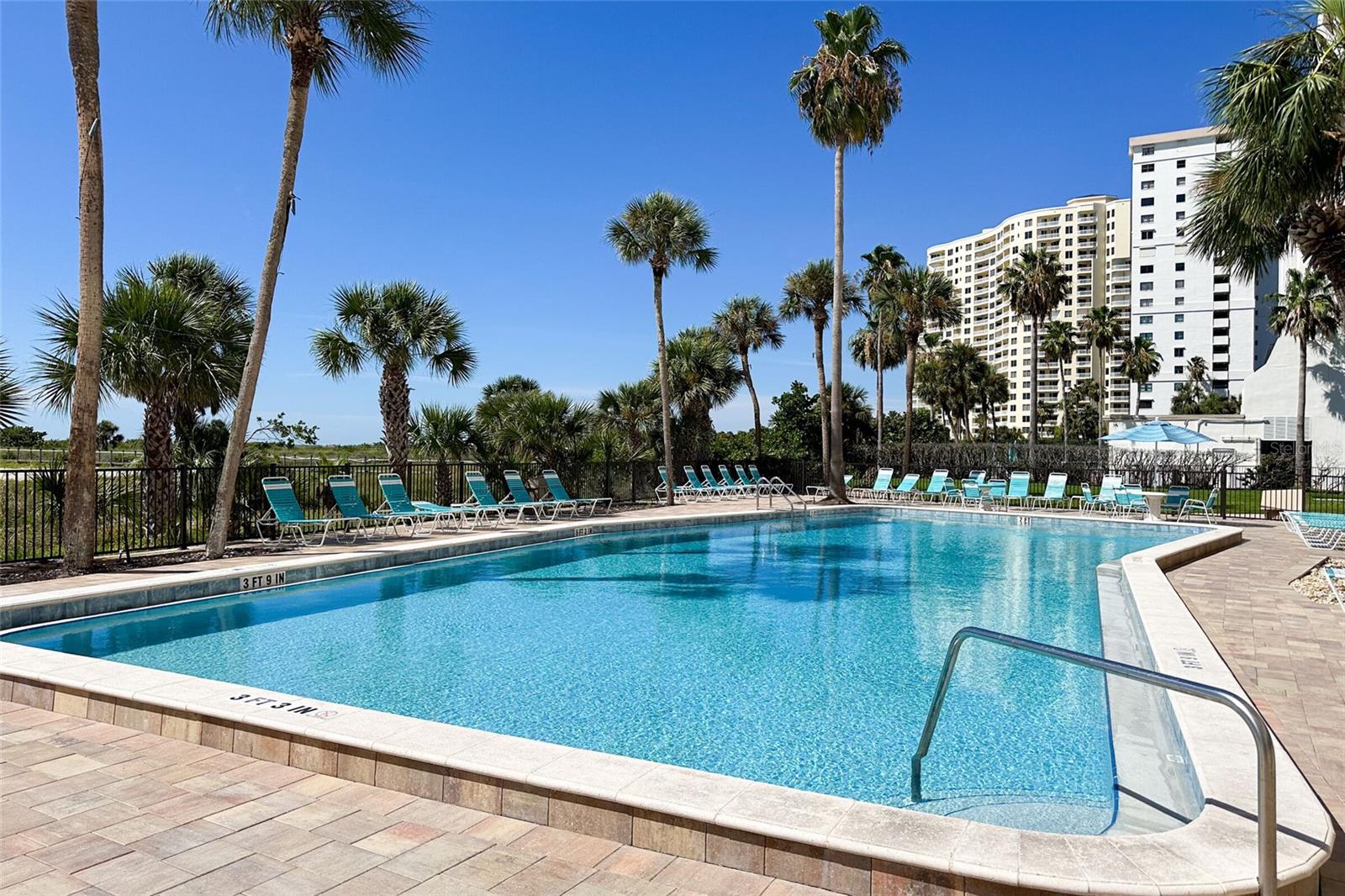 HARBOUR LIGHT TOWERS CONDO - Residential