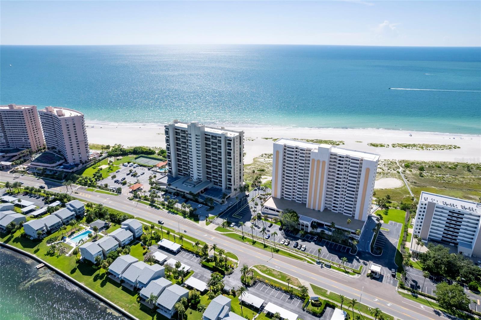 HARBOUR LIGHT TOWERS CONDO - Residential