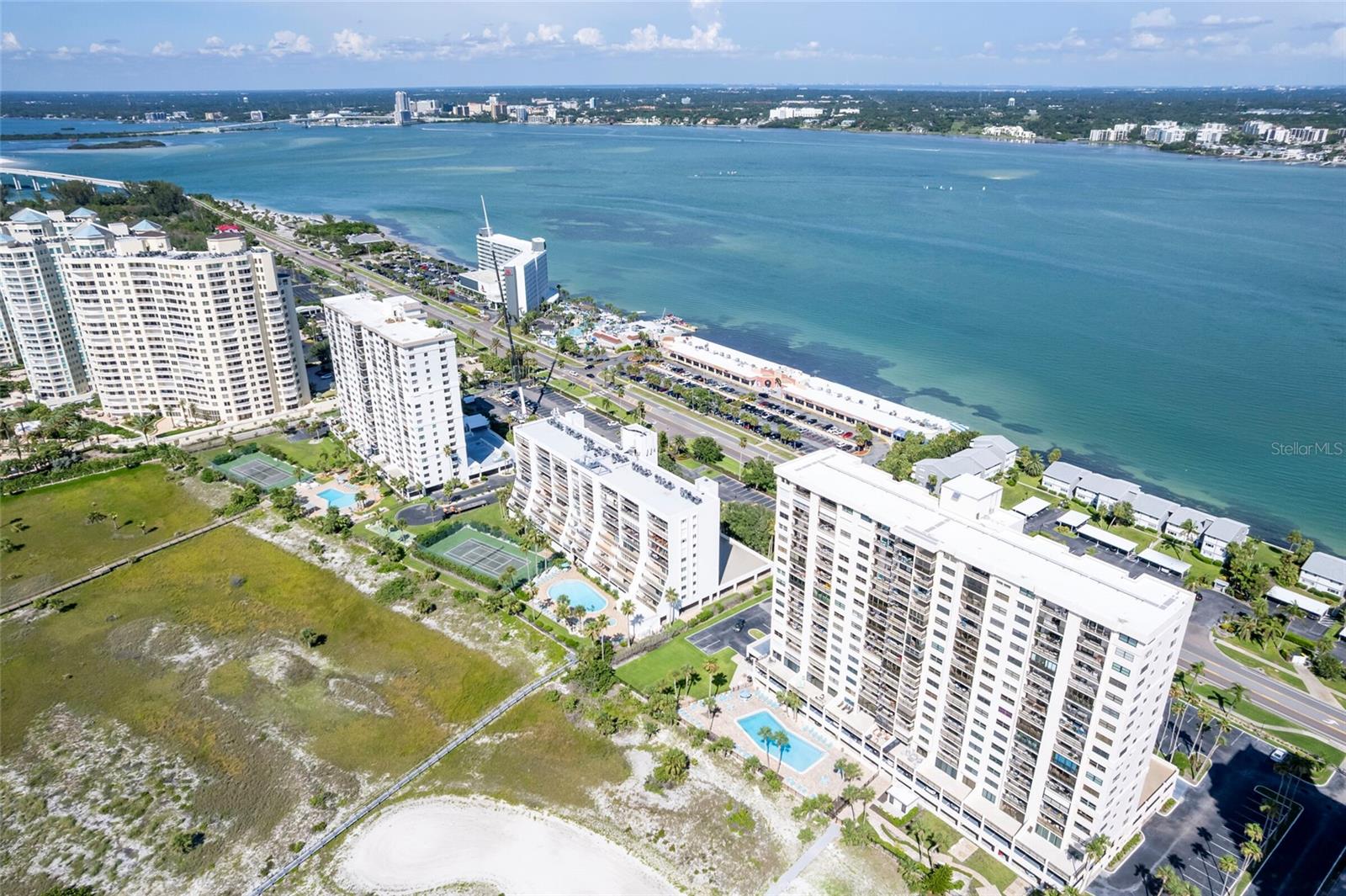 HARBOUR LIGHT TOWERS CONDO - Residential