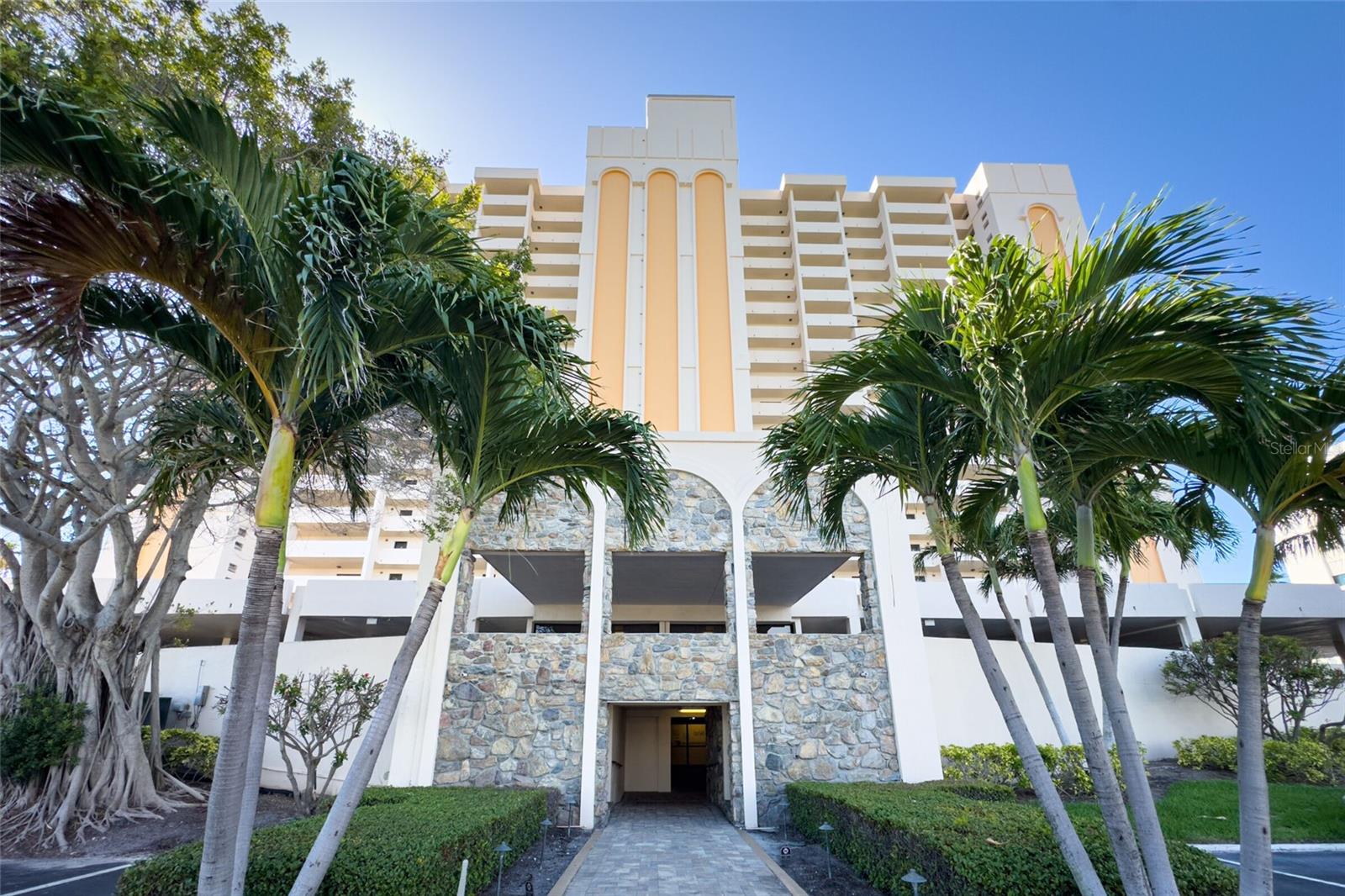 HARBOUR LIGHT TOWERS CONDO - Residential