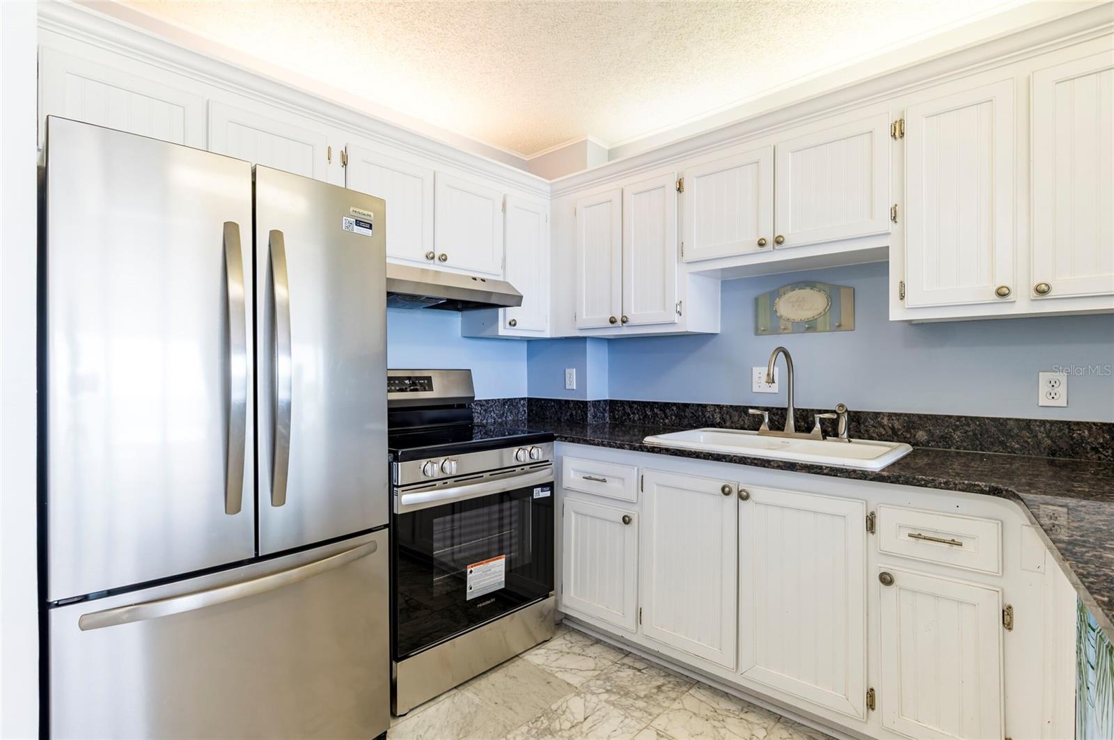 HARBOUR LIGHT TOWERS CONDO - Residential