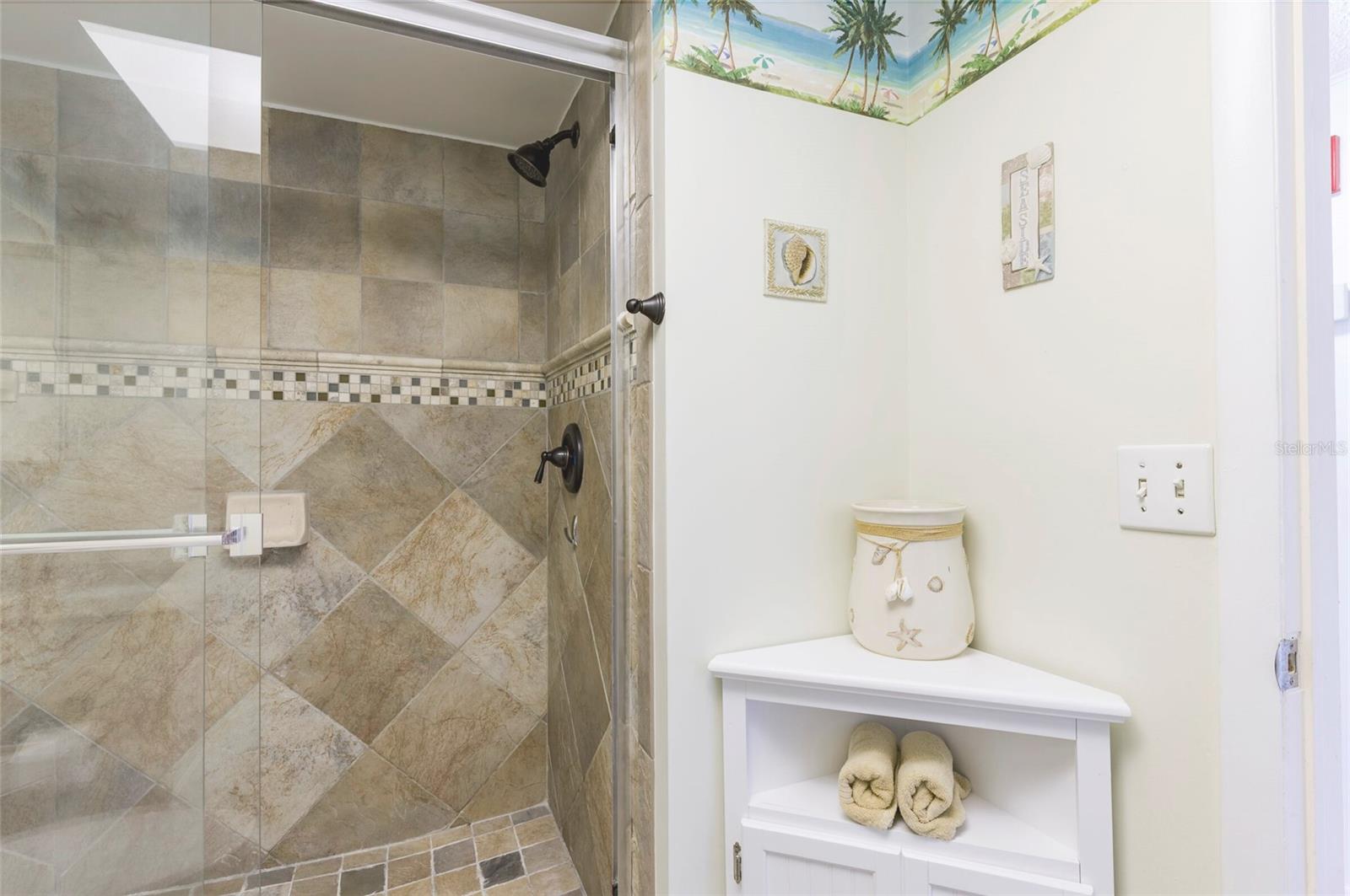 HARBOUR LIGHT TOWERS CONDO - Residential