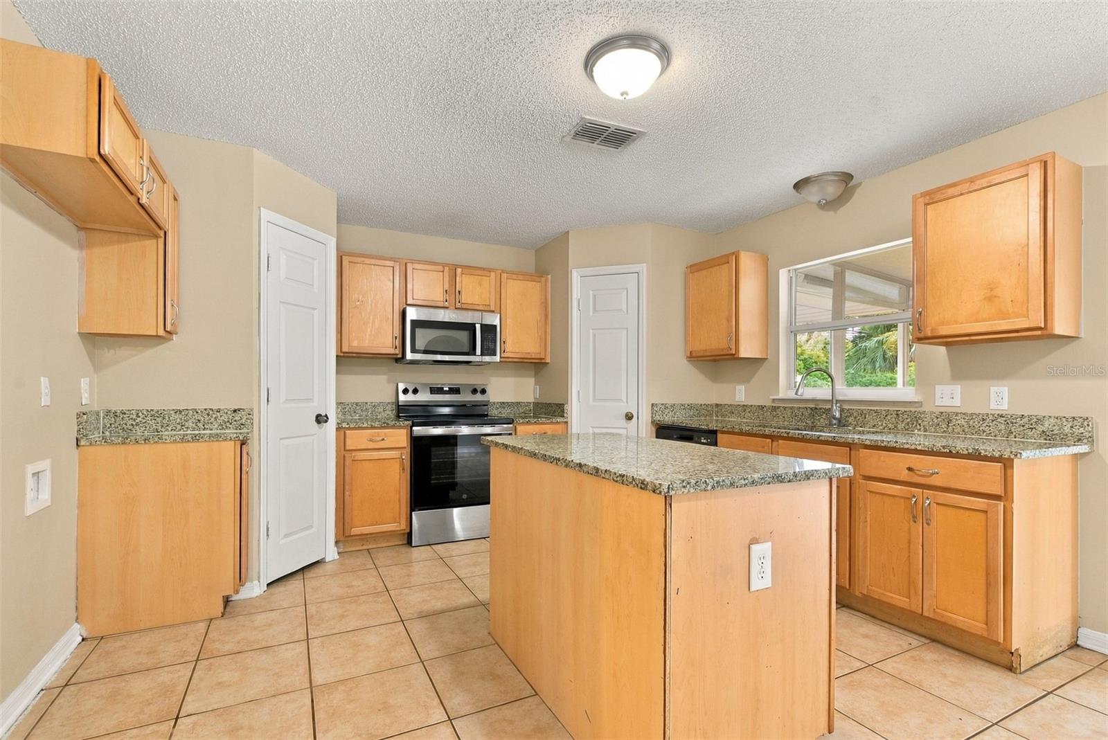 2228 SANDRIDGE CIRCLE