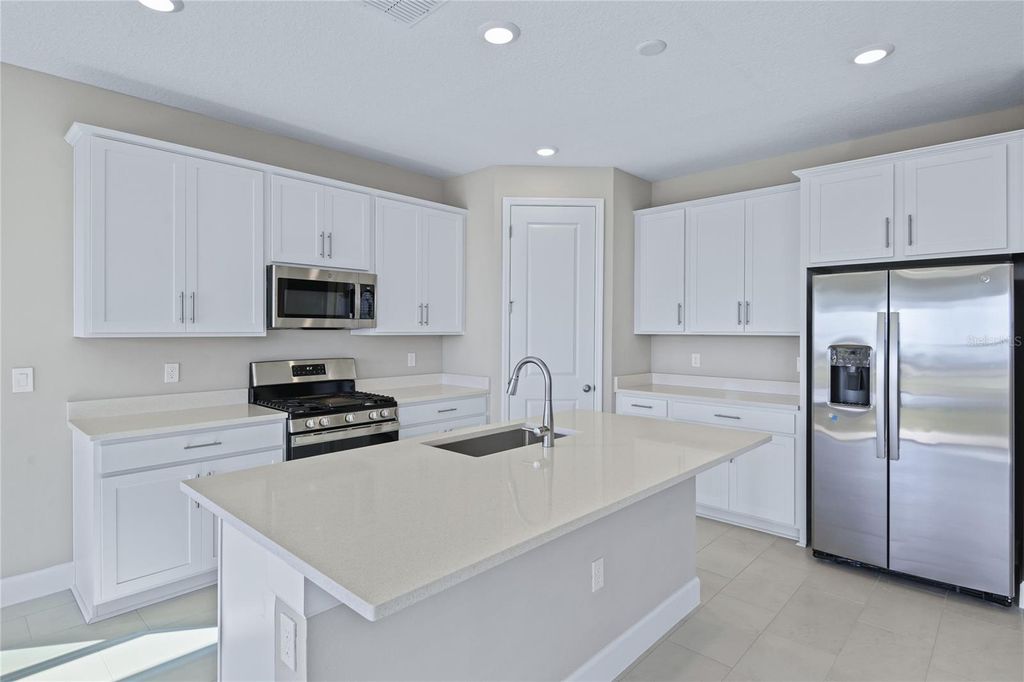 Photo of 5928 Jensen View Avenue, Apollo Beach, FL 33572 (MLS # S5117098)