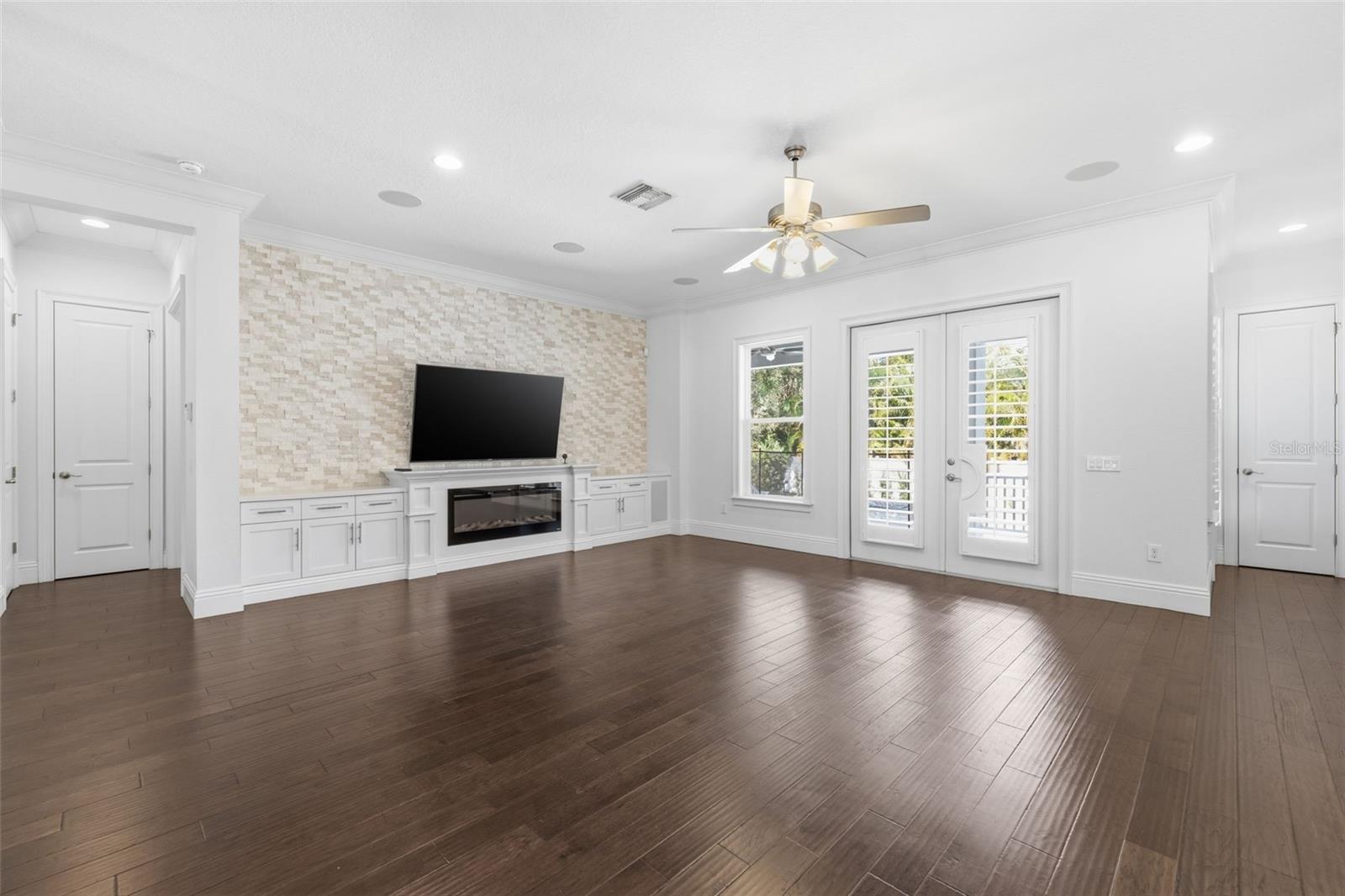 SUNSET PARK - Residential