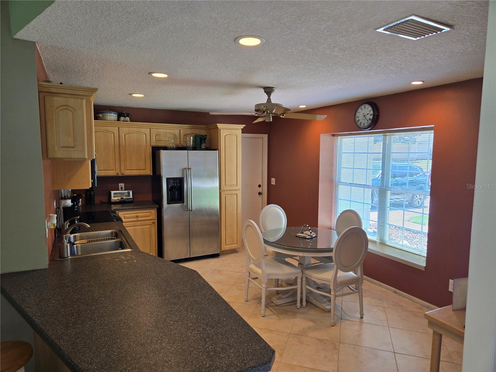 827 CREEKSIDE LANE