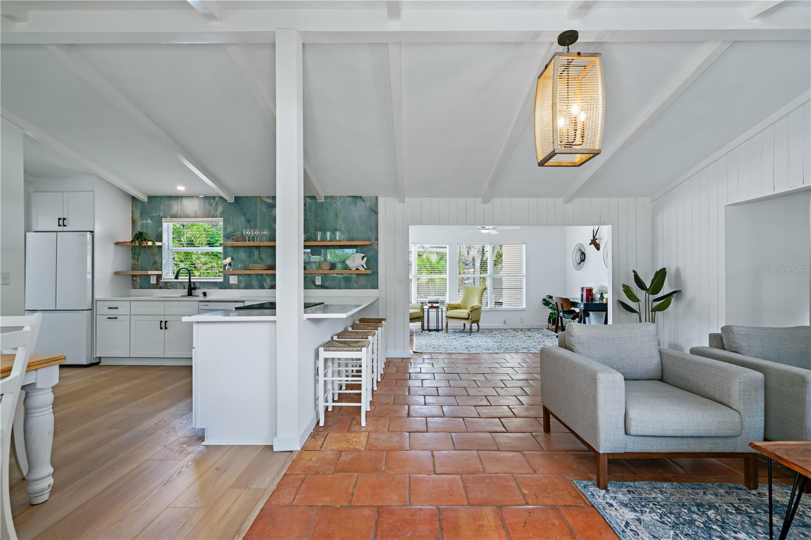 RUSTIC LODGE - Residential Lease