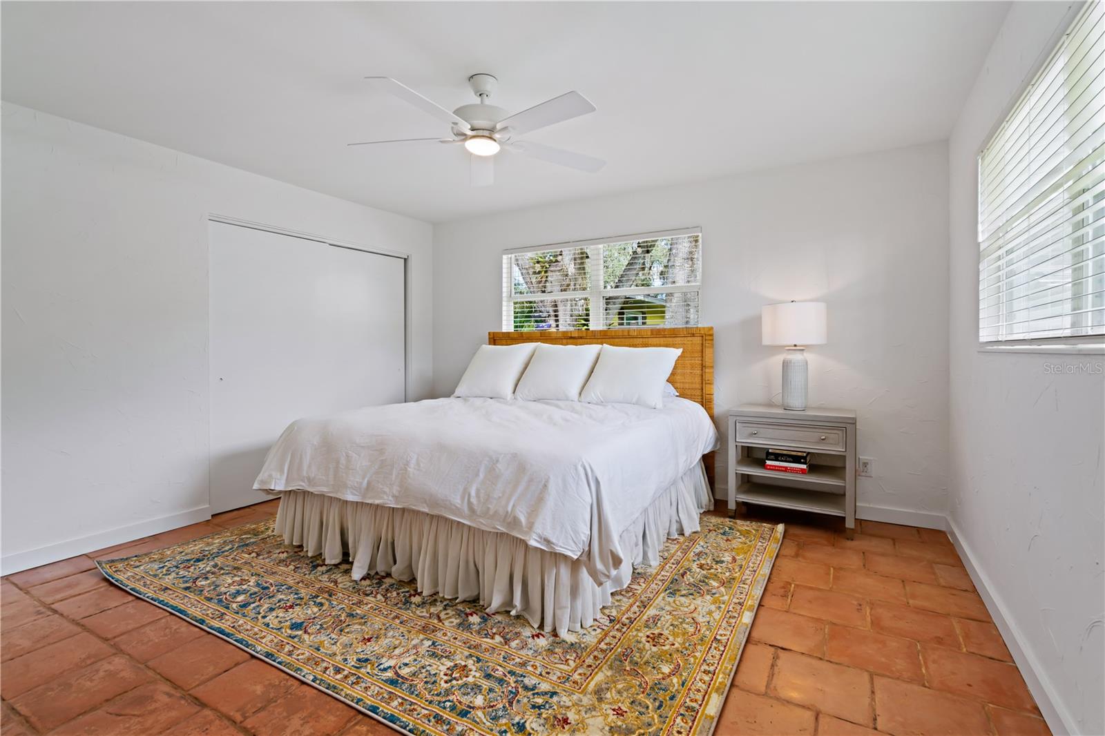 RUSTIC LODGE - Residential Lease
