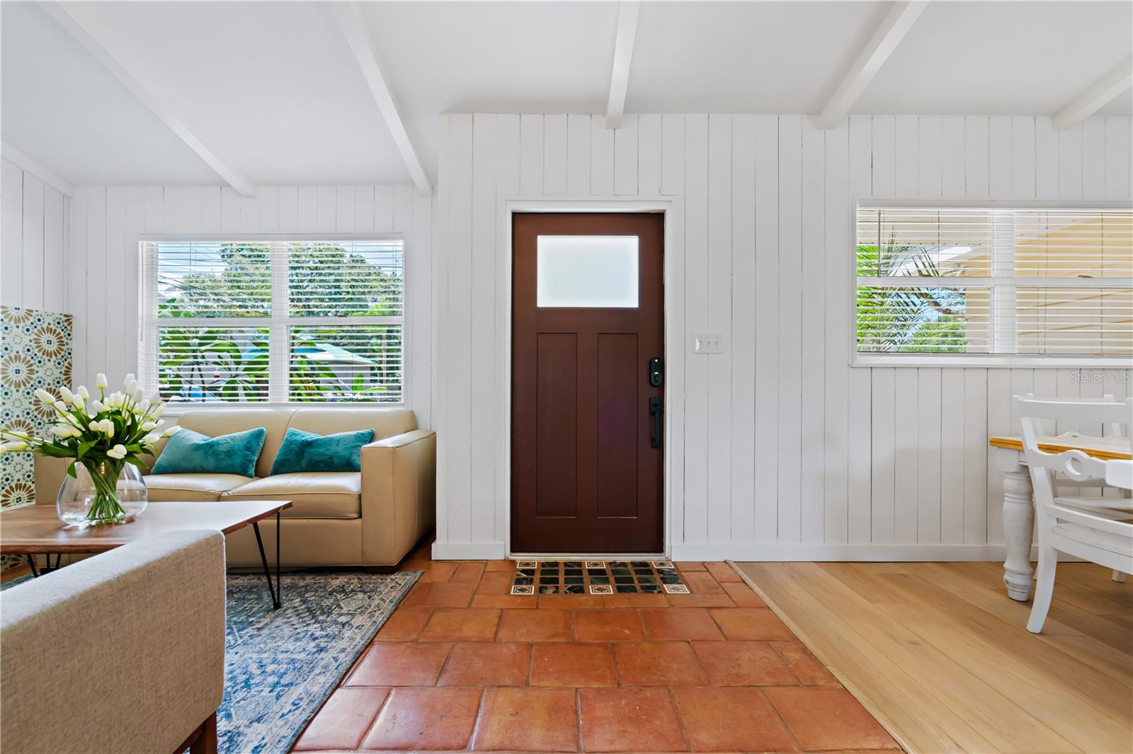 RUSTIC LODGE - Residential Lease