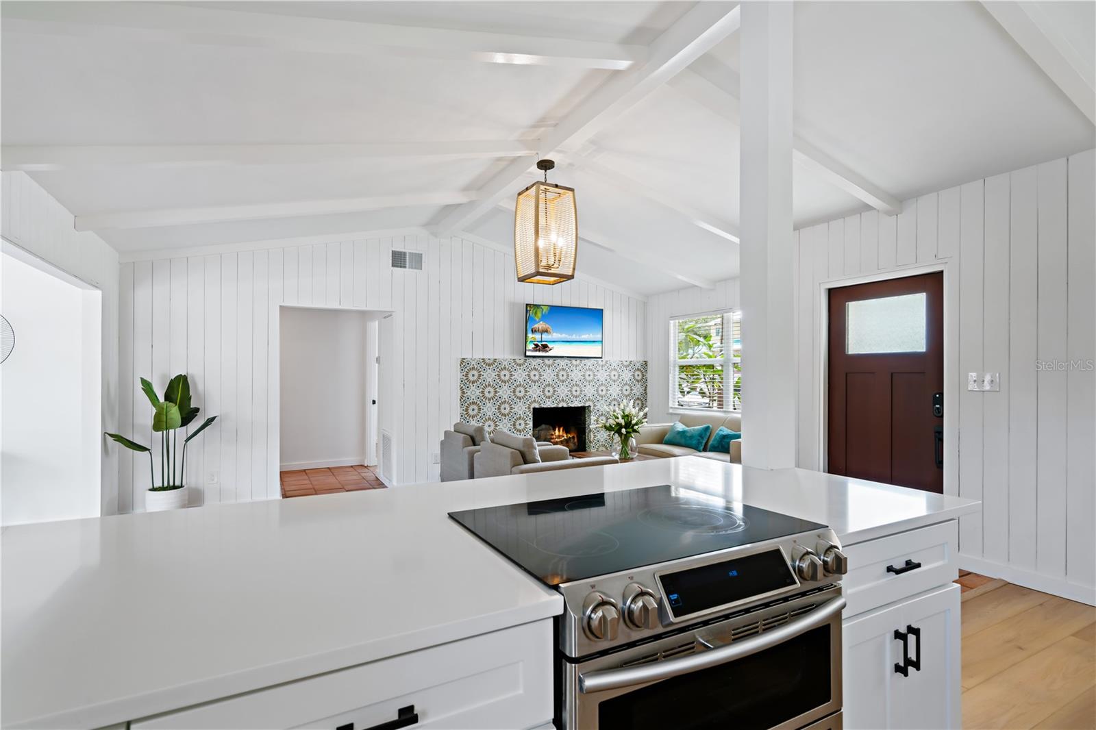 RUSTIC LODGE - Residential Lease