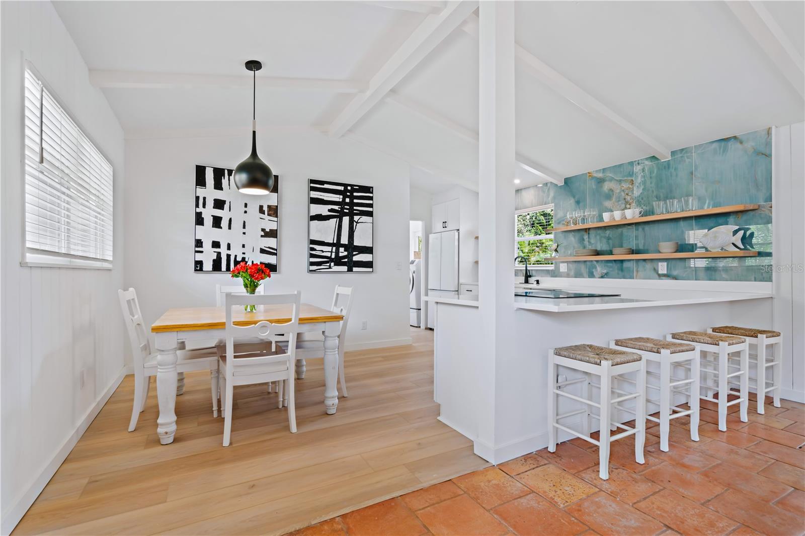 RUSTIC LODGE - Residential Lease